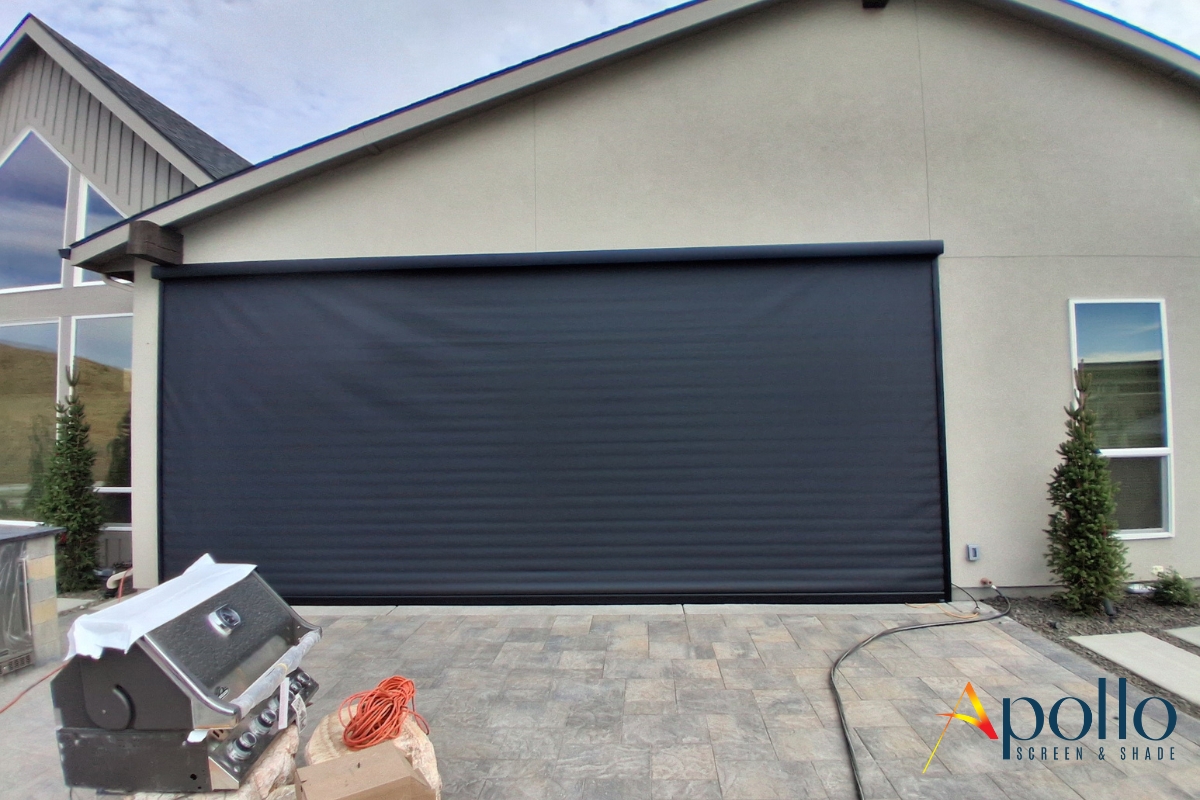 Apollo XL Outdoor Power Screen Outside View.